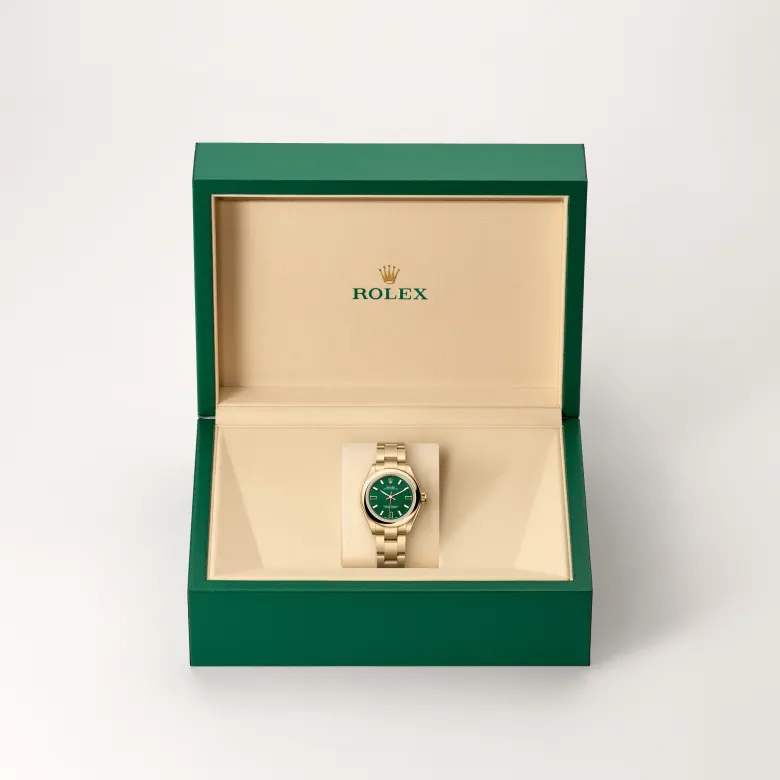 rolex Oyster Perpetual in 18 ct yellow gold, M276208-0002 - Croesus
